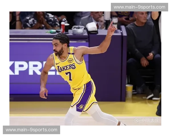 进攻球员主动寻求接触的判罚界定 成为NBA新赛季焦点